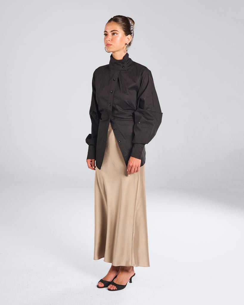 Black collar poplin shirt